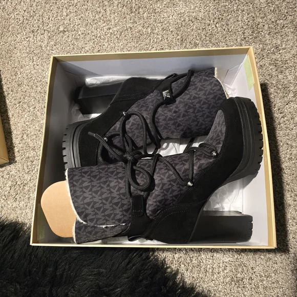 The Culver booties by MICHAEL Michael Kors - Picture 5 of 7